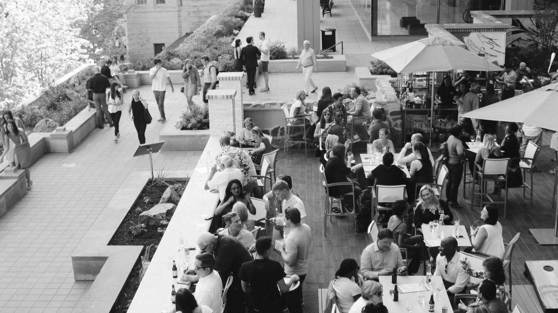 320 RiverBar black and white